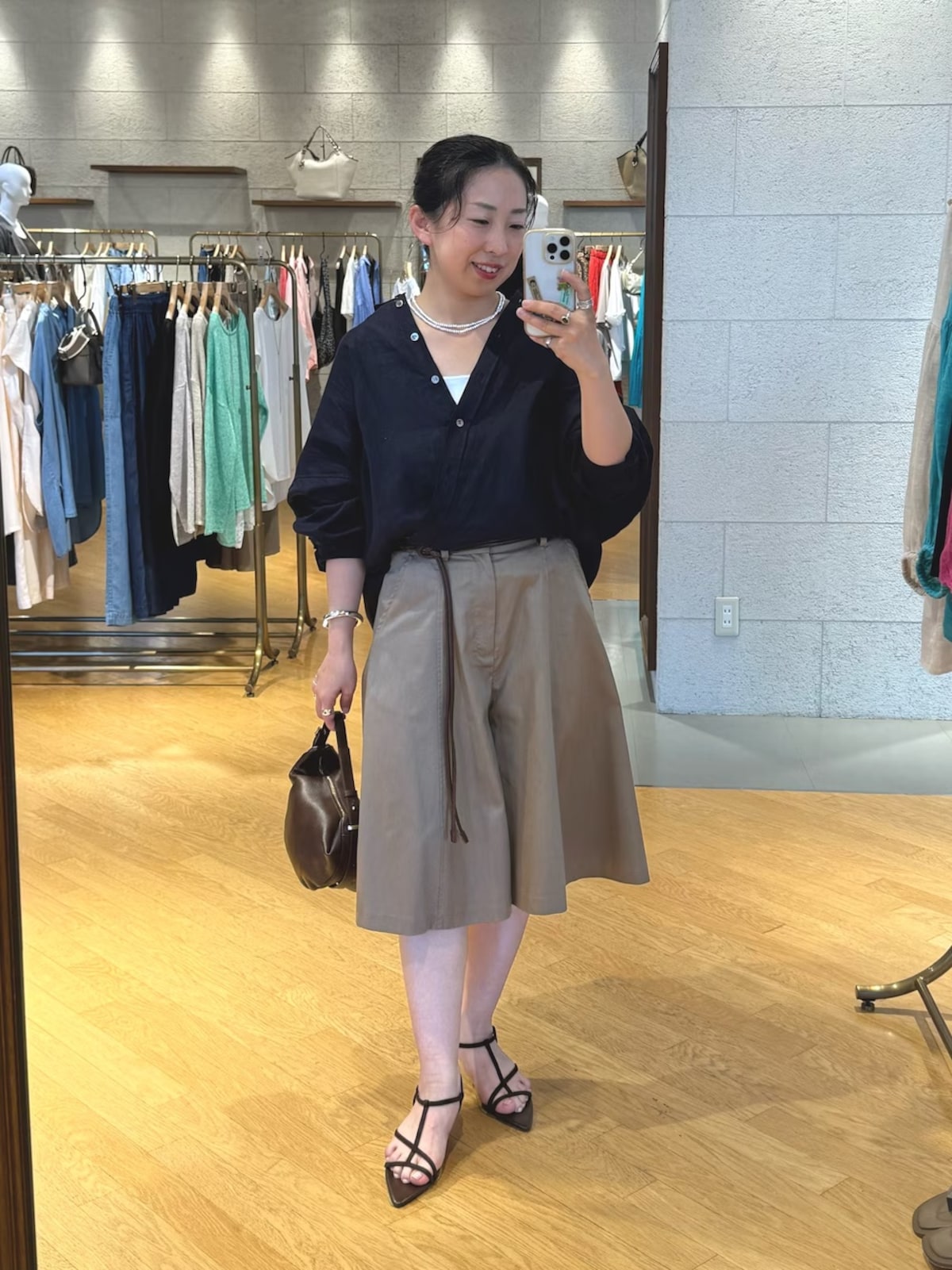 スカートのように見えるフレアシルエットは、大人の女性もはきやすい　出典：WEAR