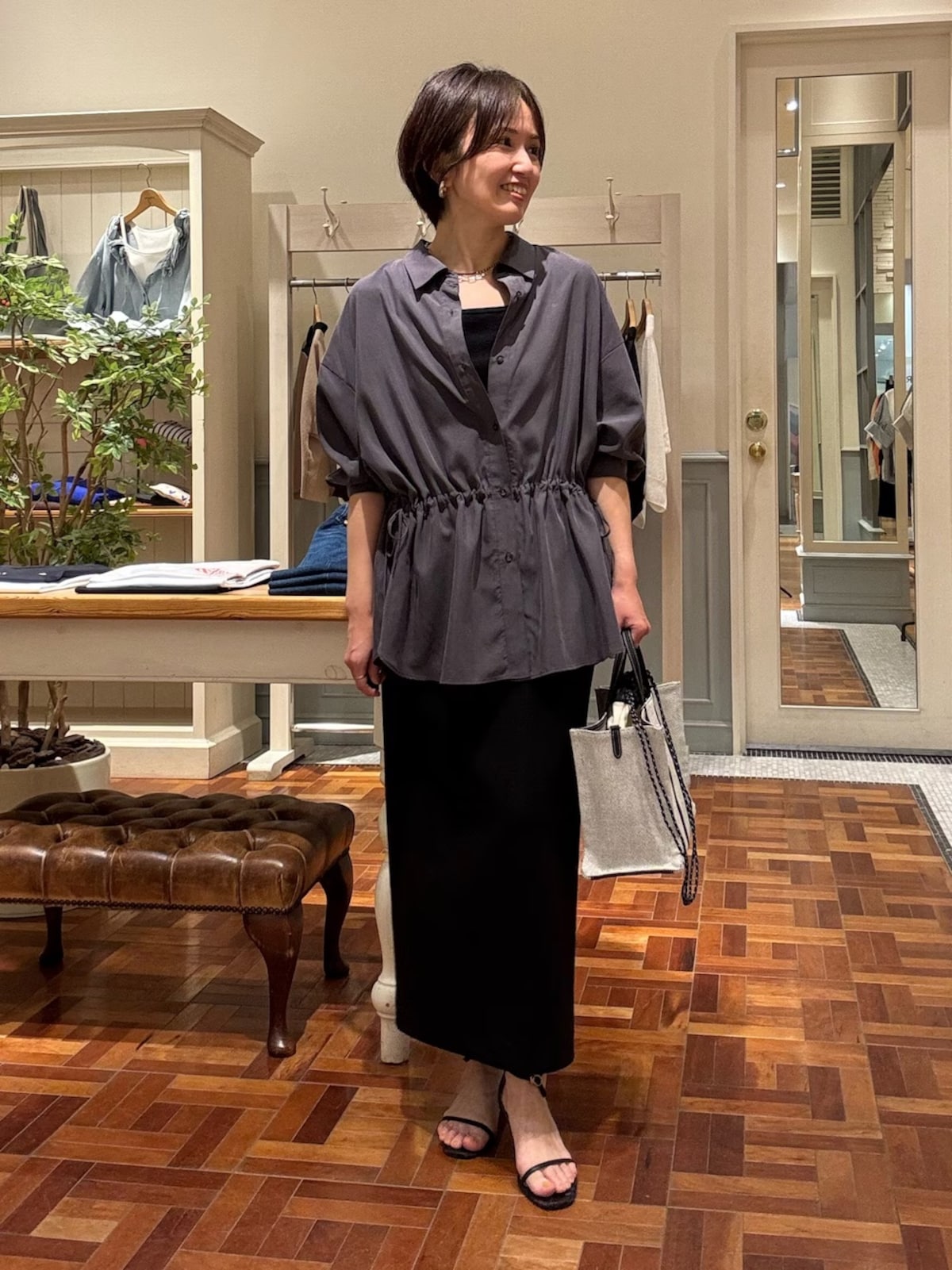 ウエストマークすることで、腰の位置が高めになって脚も長く見える　出典：WEAR