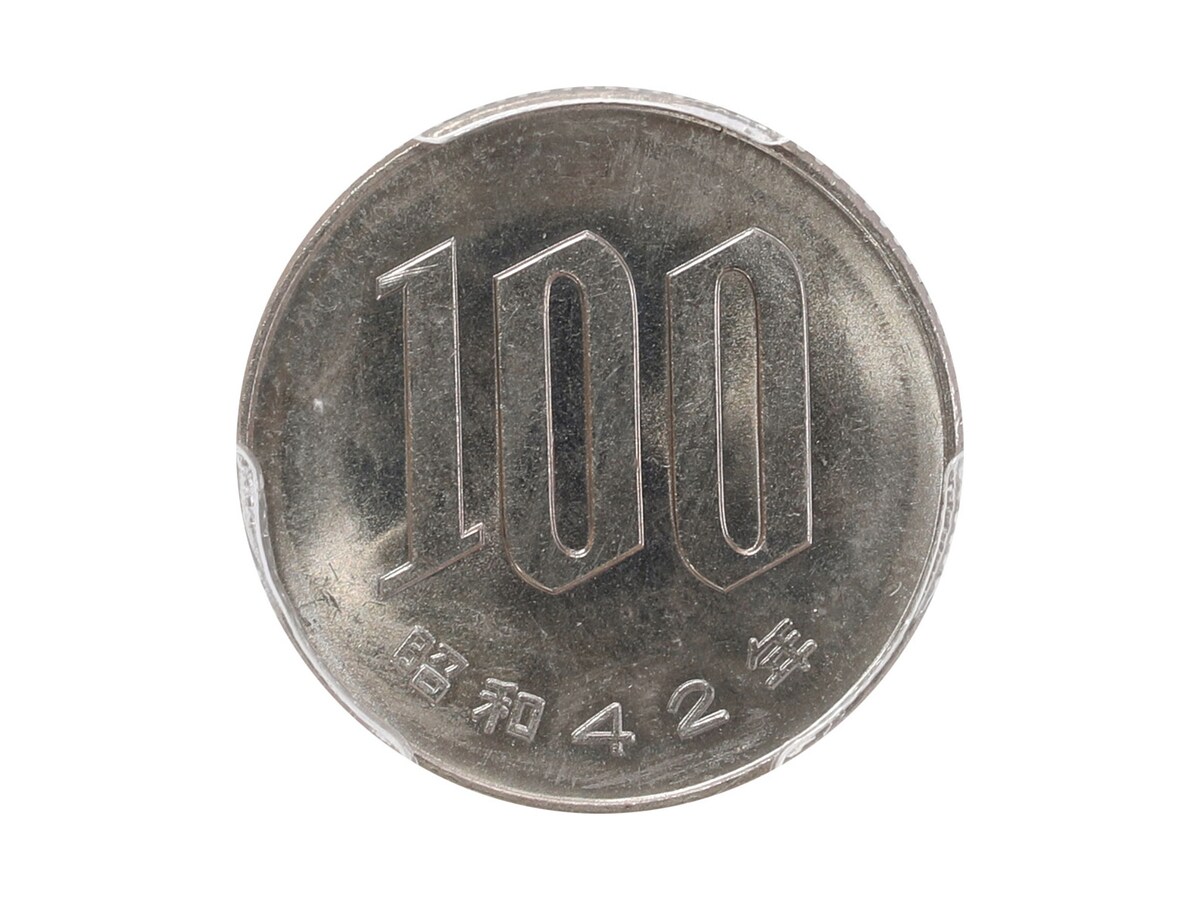 13万円で落札された実際の100円玉（裏面） ※画像：レトロコインオークションVol.15 LOT：116 現行貨幣 桜100円白銅貨 昭和42年 / 1967