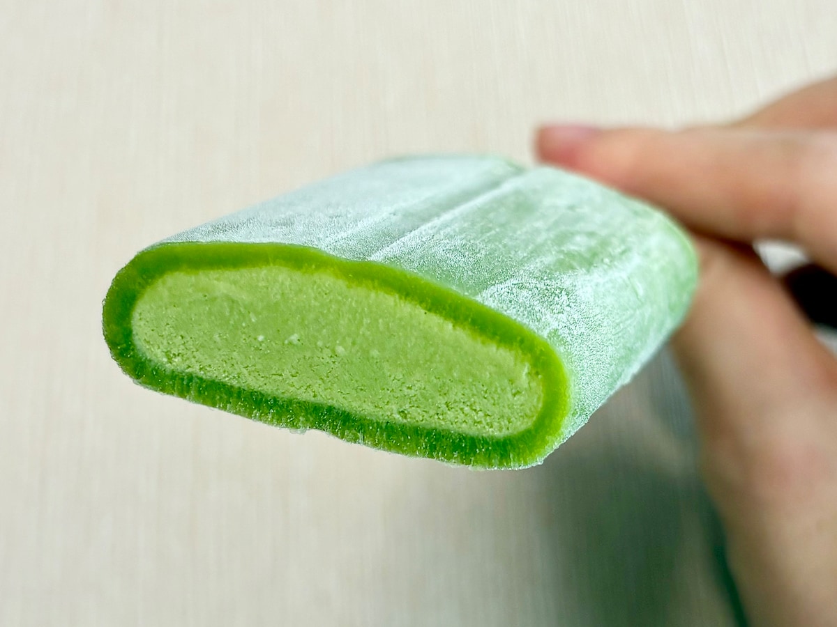 外側の抹茶の氷菓がシャリッとしていて食感も◎