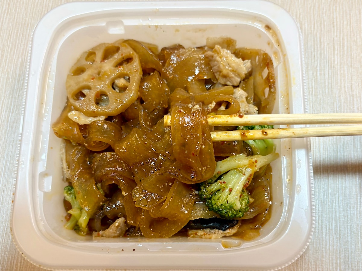 麻辣の旨辛なおいしさが春雨にしっかりしみています