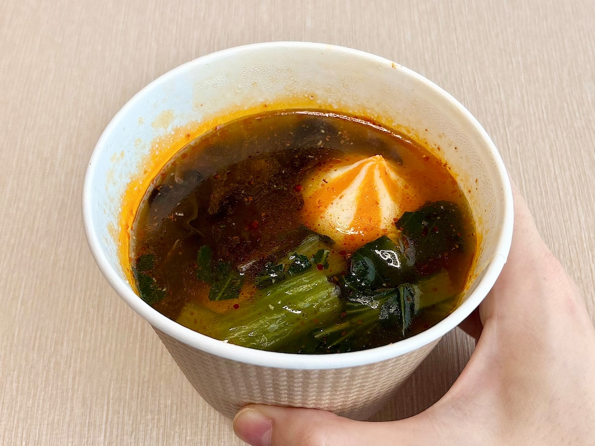 手のひらに収まるミニサイズの麻辣湯。少しだけ食べてみたいという人にもぴったりです