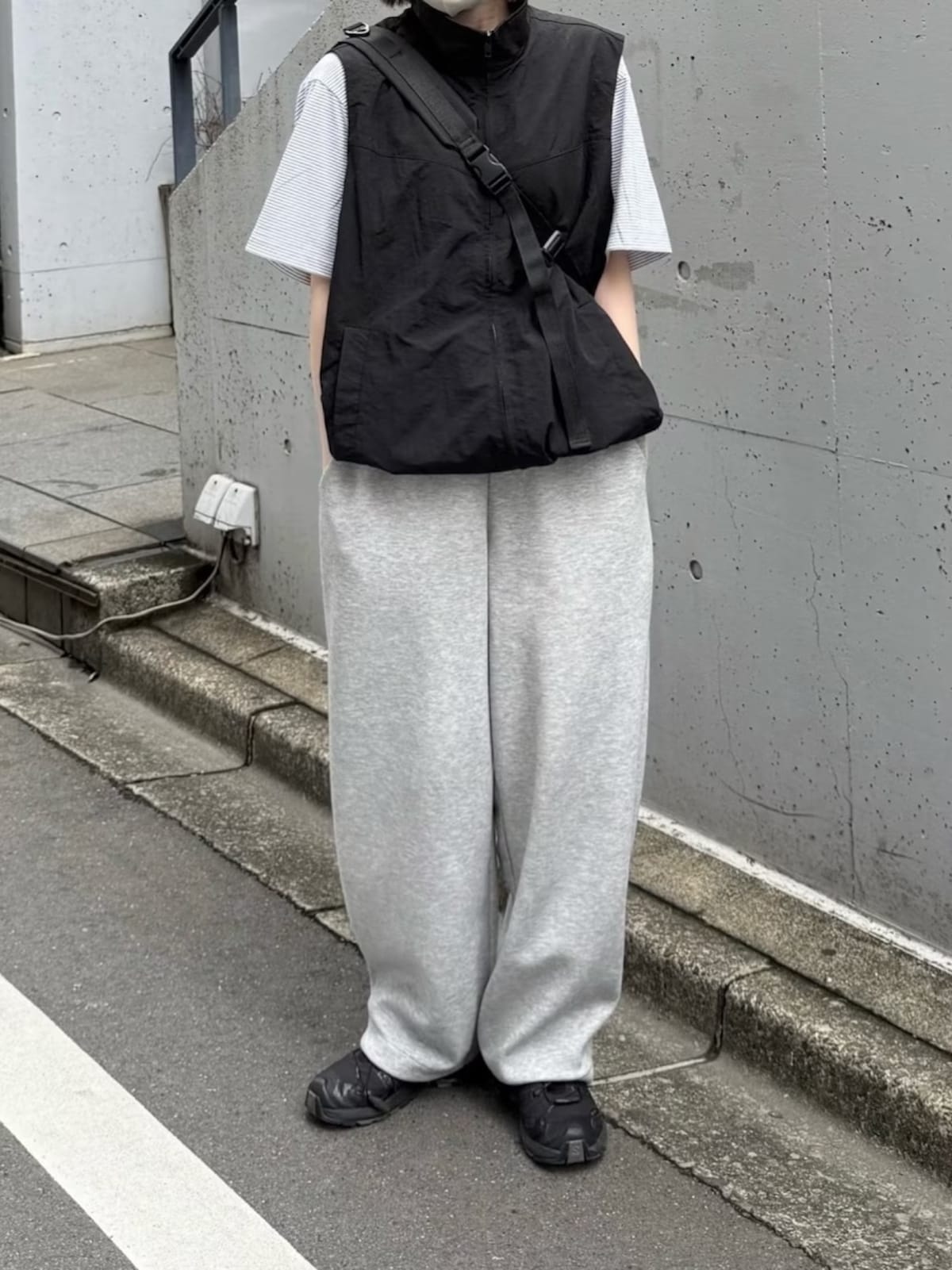 程よいゆとりのあるサイズ感で女性にも人気の高いメンズTシャツです　出典：WEAR