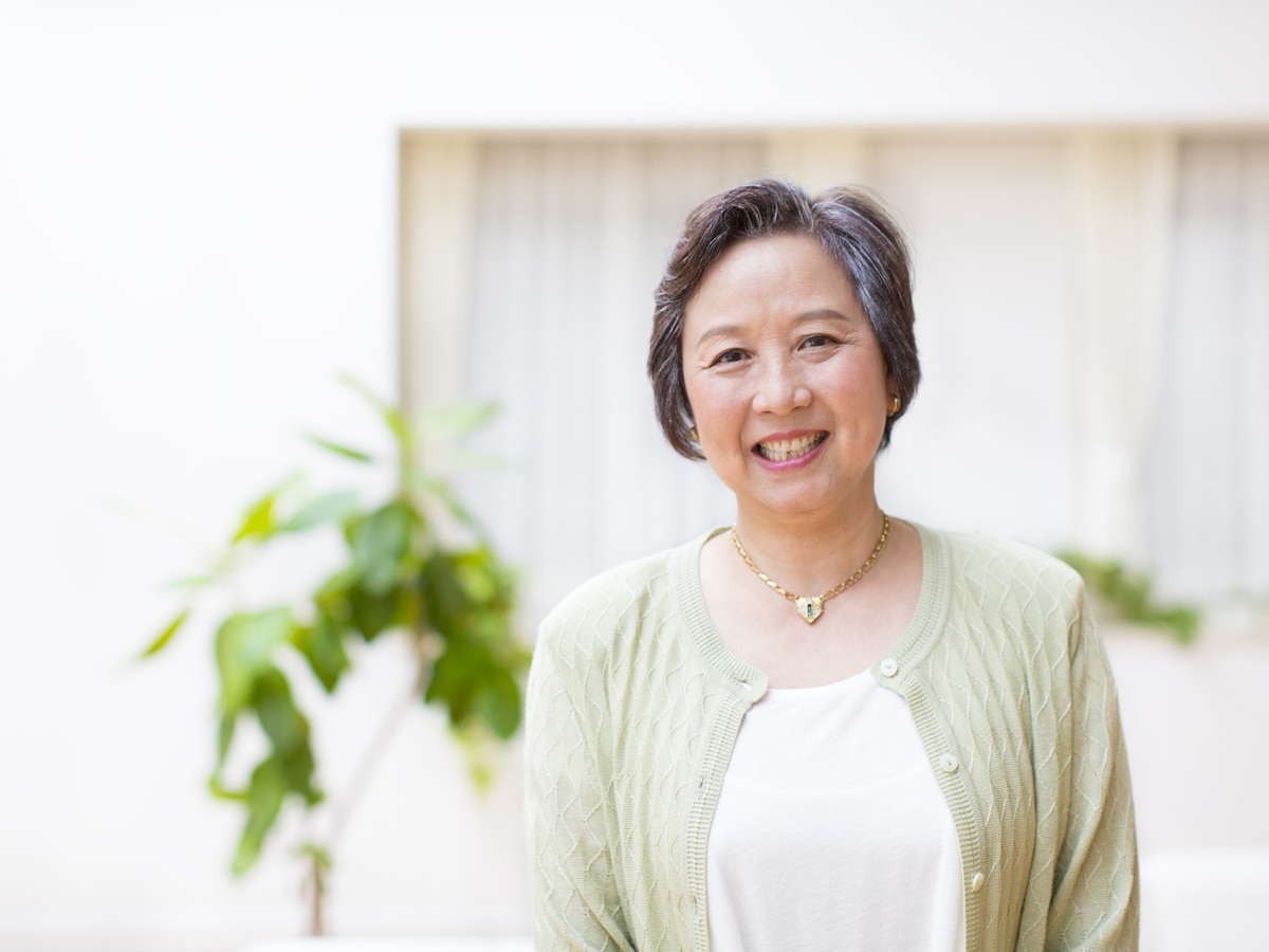 68歳女性が始めた「昔の写真・年賀状」の宝探し※サムネイル画像：amanaimages