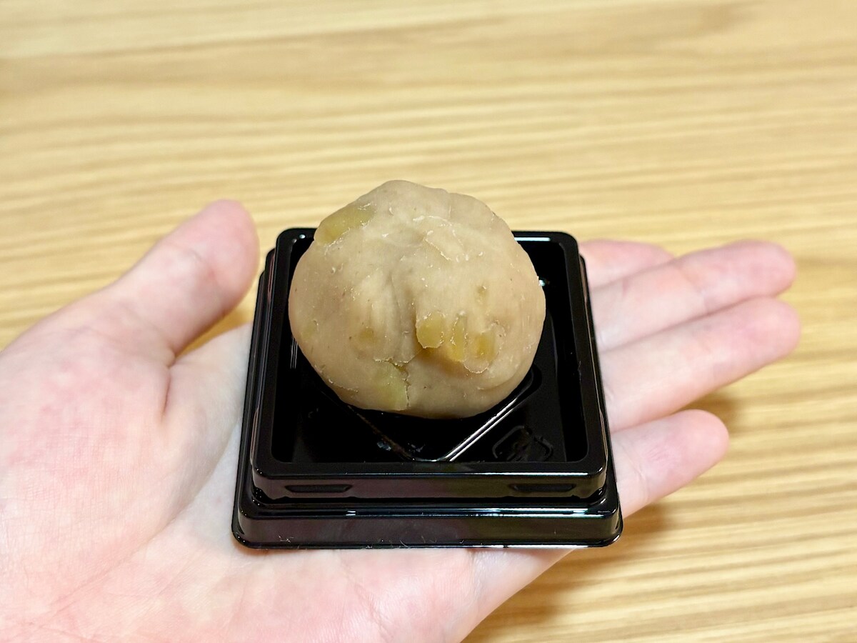 栗のおいしさが凝縮された栗きんとんは、ひと口サイズ