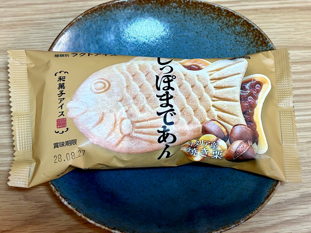 「和菓子アイス たい焼き最中 イタリア産焼き栗 しっぽまであん」1個 118円（税込）  