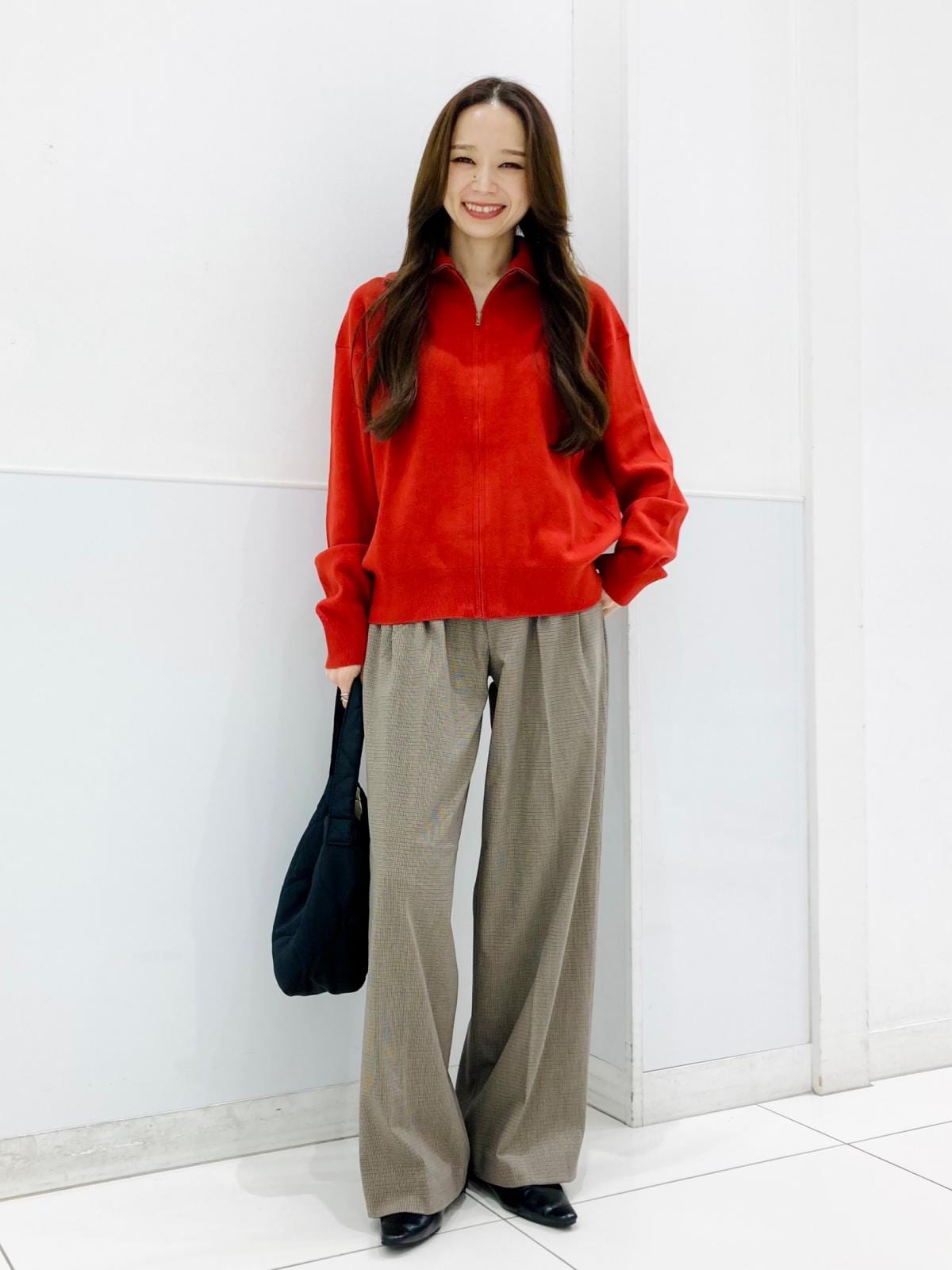 フレッシュな印象に見せてくれるきれいな赤　出典：StyleHint