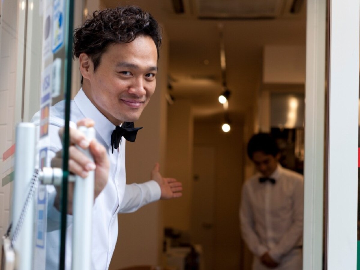 レストランマナー入店から着席まで