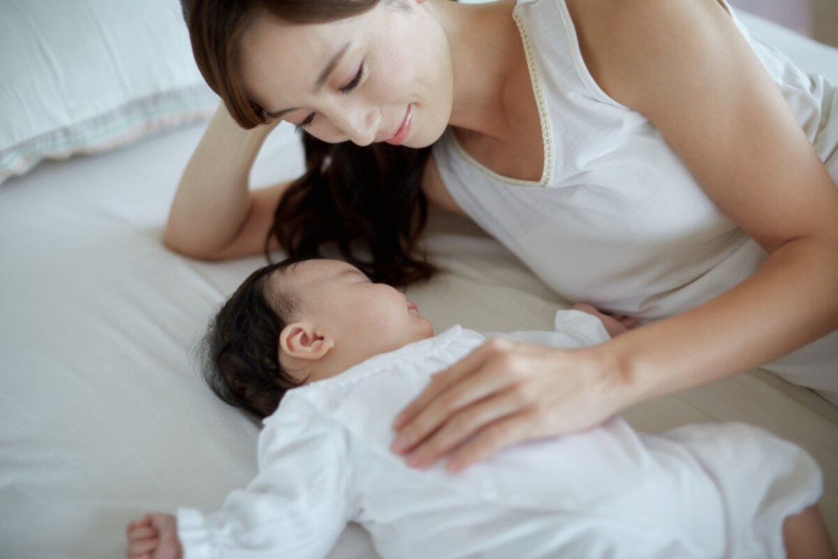 添い寝が夫婦別寝のきっかけに……？東京ガス都市生活研究所の調査では30代以降に大きな変化があることが分かっている