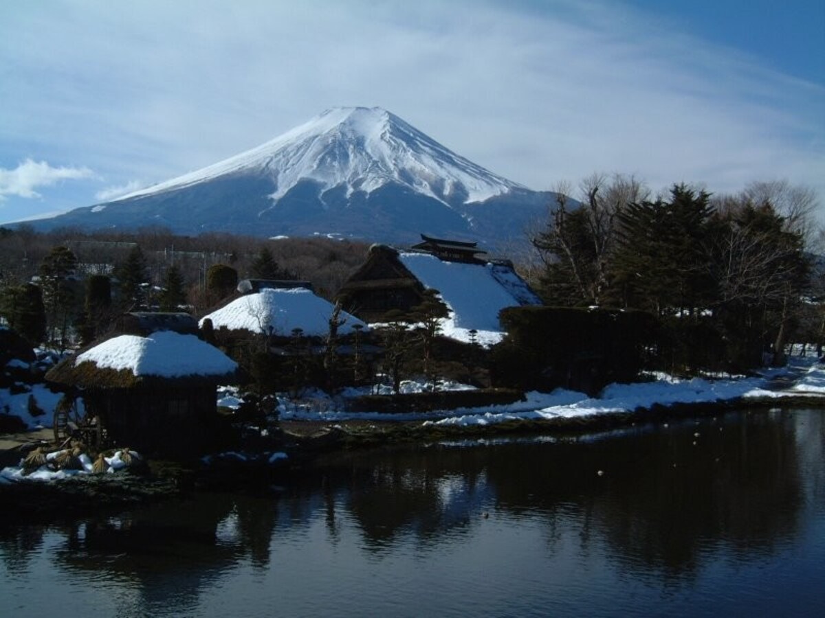 忍野八海・榛の木林資料館から眺める富士山(1)