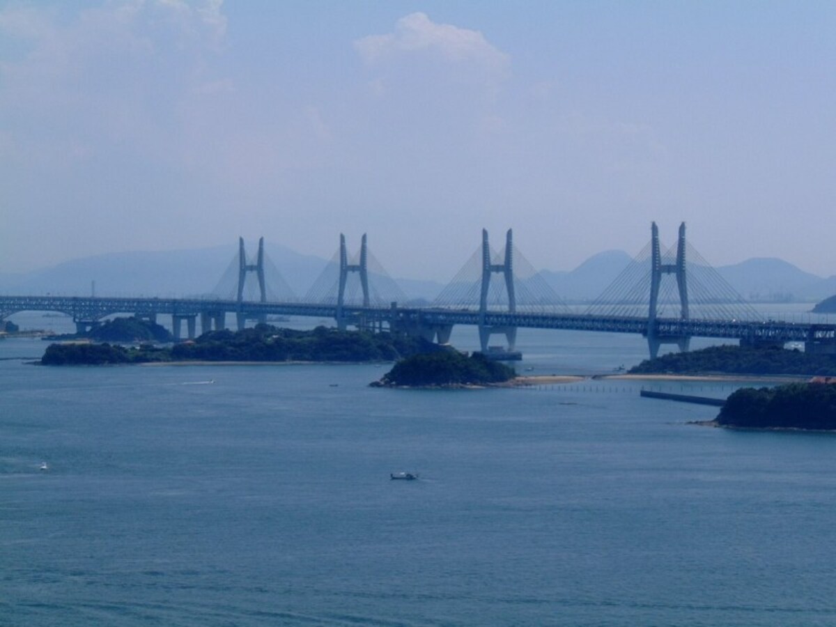与島橋・岩黒島橋・櫃石島橋／鷲羽山展望台より
