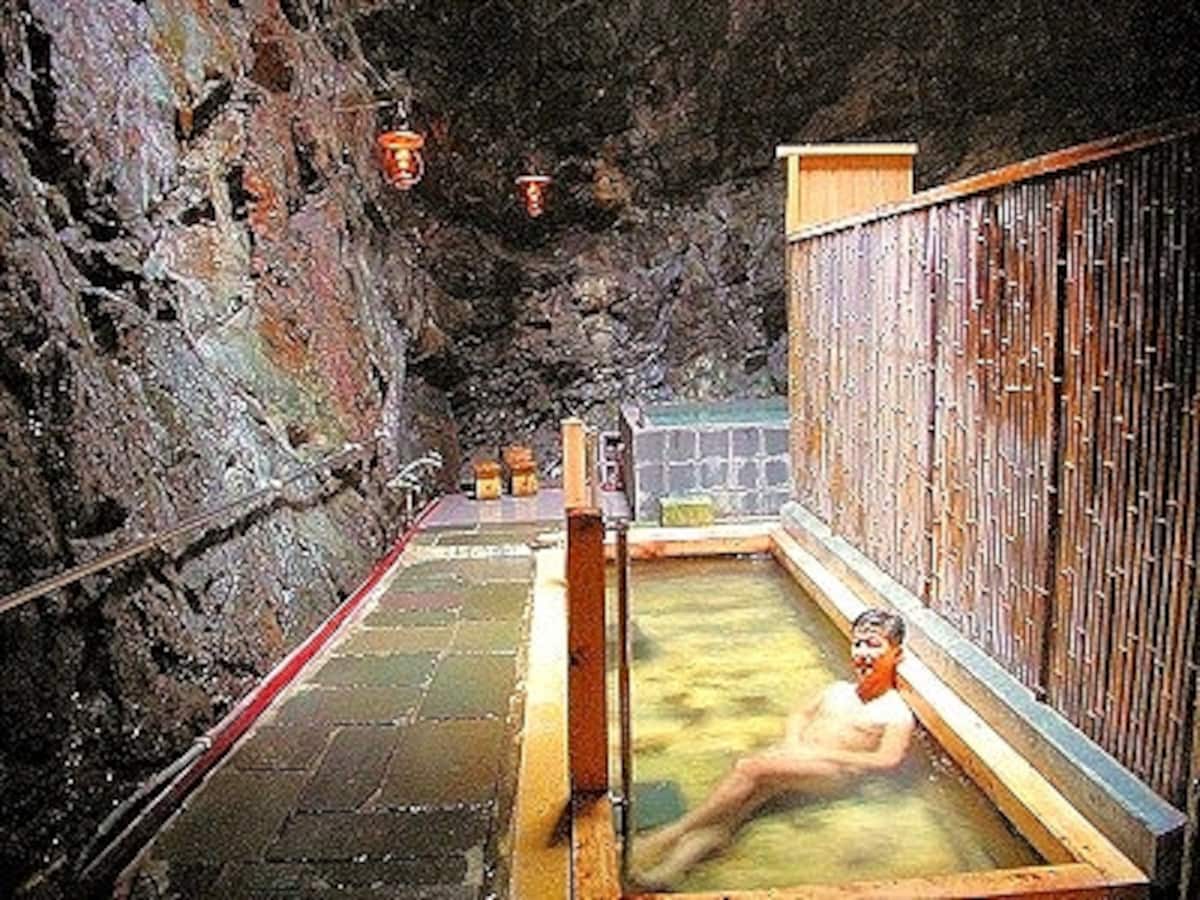 下部温泉「くつろぎの宿 裕貴屋」の岩風呂