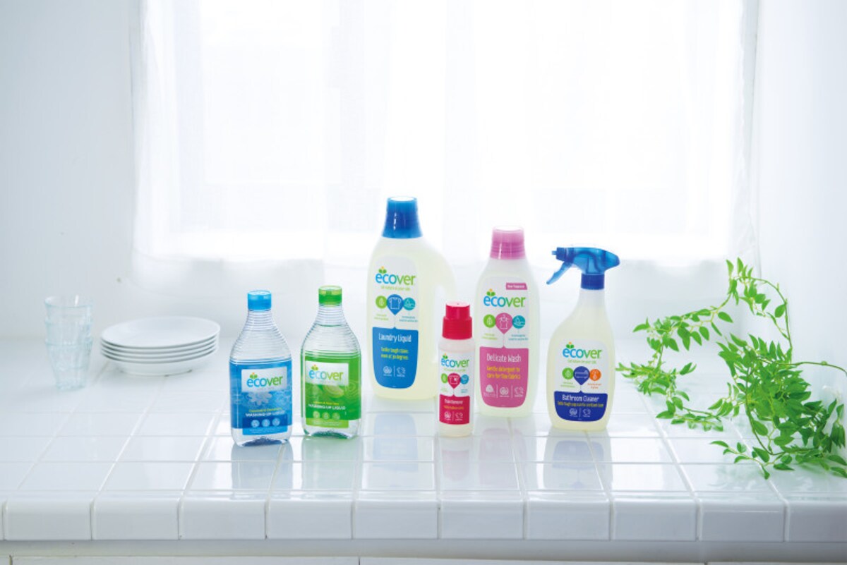 エコベールは住居用洗剤、食器用洗剤、洗たく用洗剤の3つのカテゴリがあり、それぞれ香りや用途別に計20種類以上あります