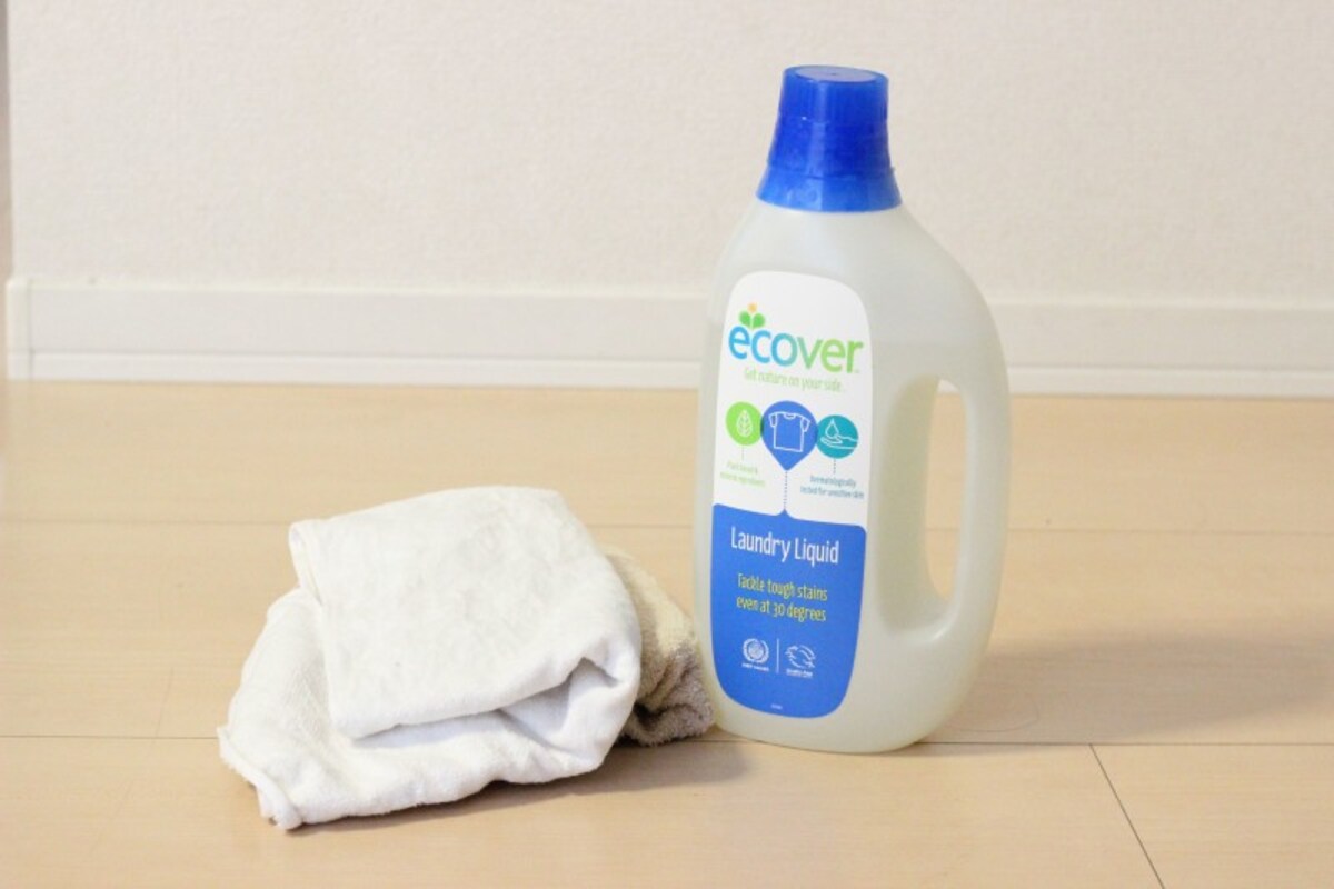 エコベール／ランドリーリキッドは、1.5リットルの大容量のボトルにたっぷり洗剤が入っています