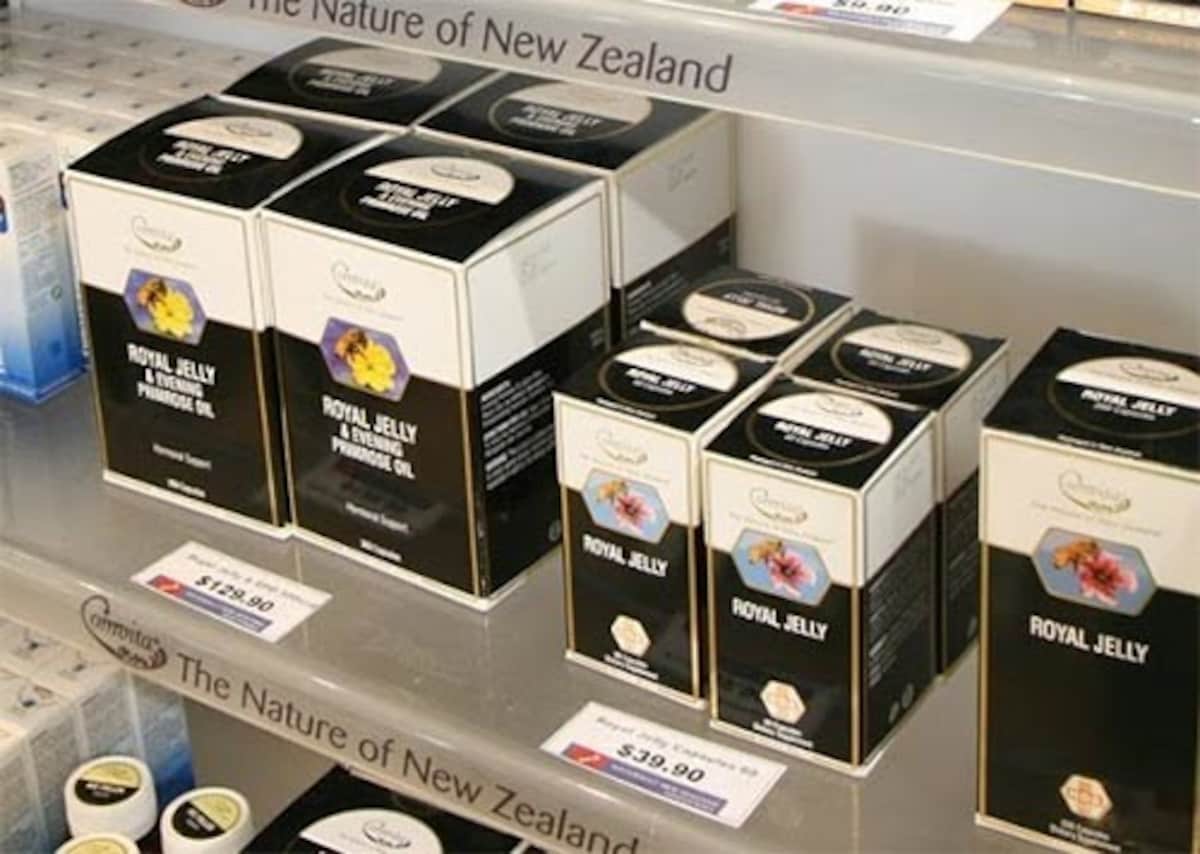 蜂蜜製品は人気が高い。ロイヤルゼリーはまとめ買いも