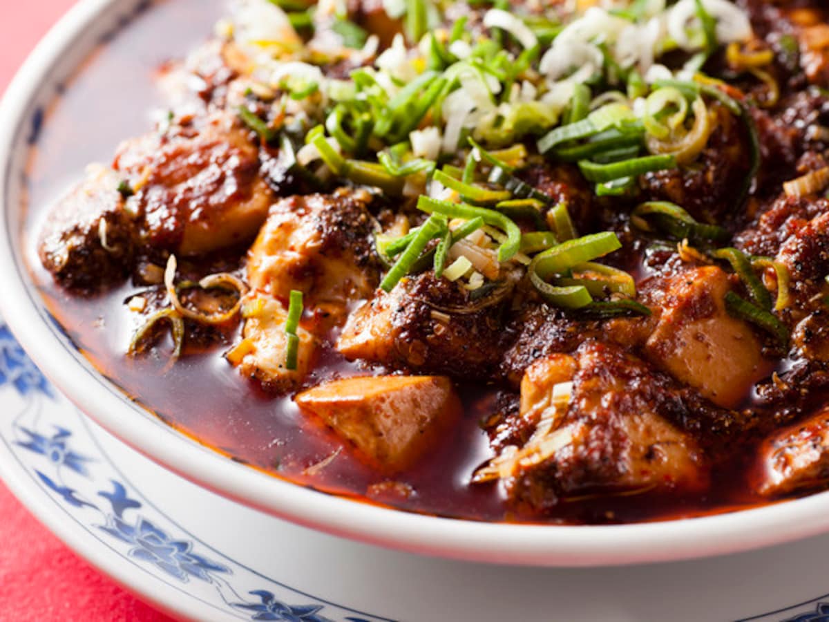 中国語で「本場の麻婆豆腐」という意味の「正宗（まさむね）麻婆豆腐（1600円）」（撮影：小林恵介）