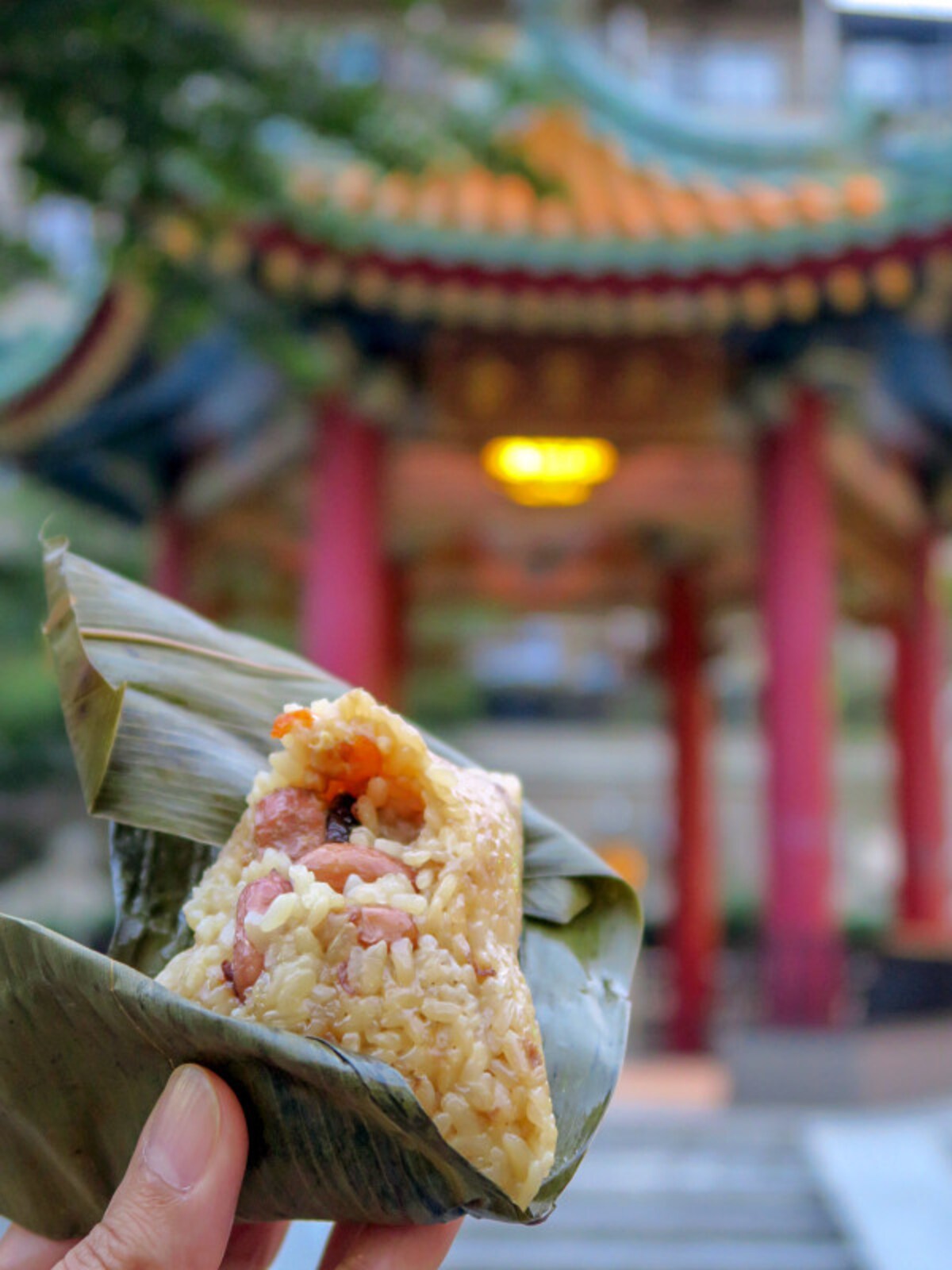 すぐに食べられるちまきをゲットしたら、近くの山下町公園で食べるのがおすすめ（2015年10月9日撮影）