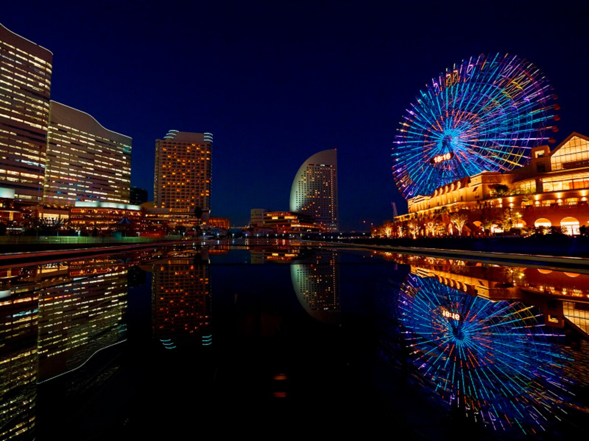 「ル・グラン・ブルー」のデッキからはダイナミックなみなとみらいの夜景が広がります（画像提供：ヨコハマ グランド インターコンチネンタル ホテル）