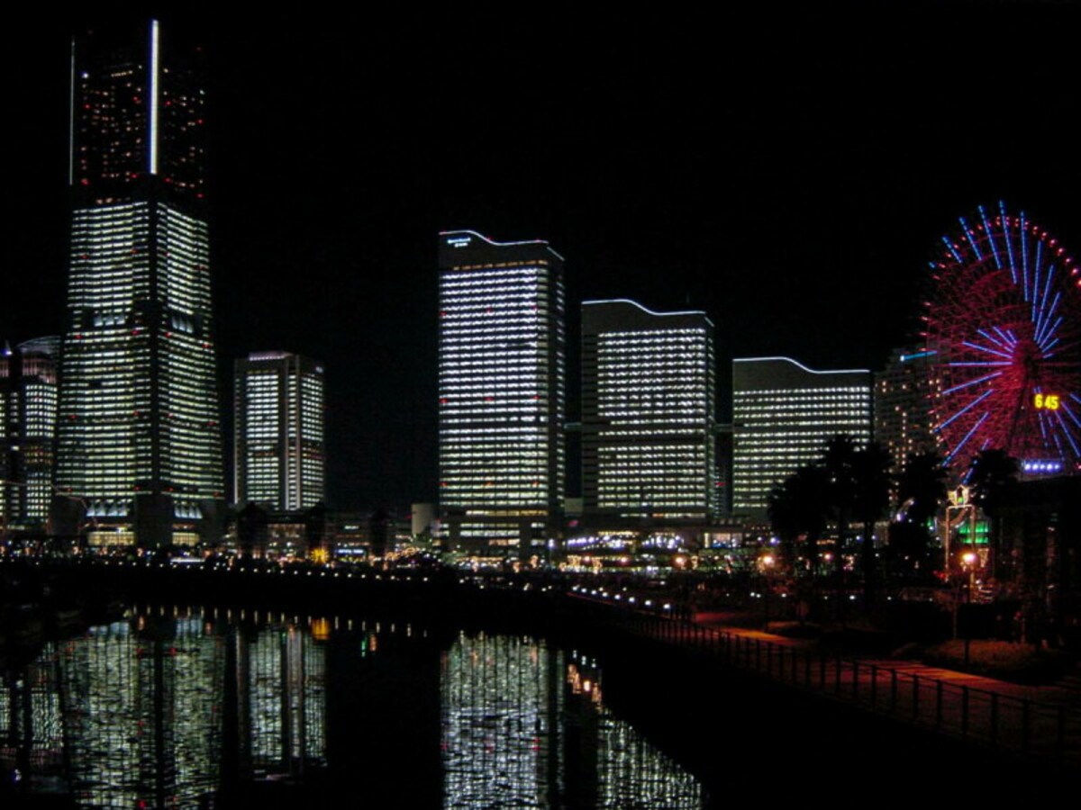 2001年の「全館点灯」の様子（2001年12月23日撮影）