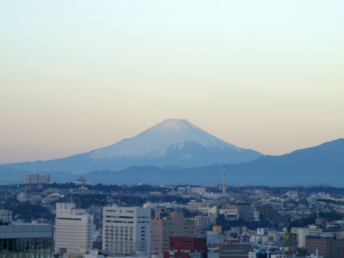 西側（柱番号16番）には富士山の姿がくっきりと見えました！（2013年1月1日撮影）