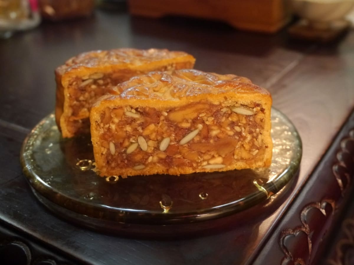 同發「伍仁単黄月餅（ミックスナッツ＋蛋黄1個入、724円税込）」（2013年9月20日撮影）