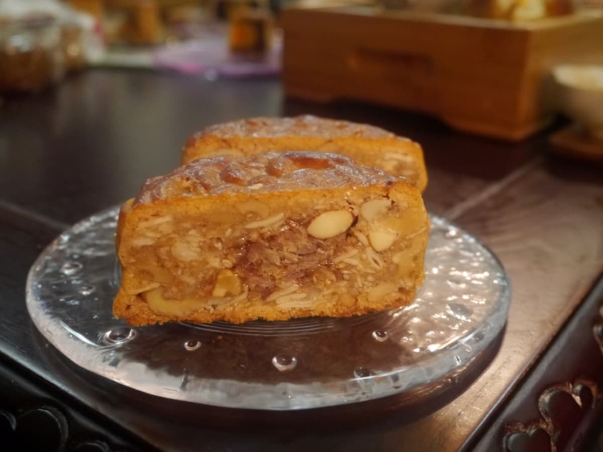 翠香園菓子部「金銀肉月（金華ハム、五目木の実、950円税込）」（2013年9月20日撮影）