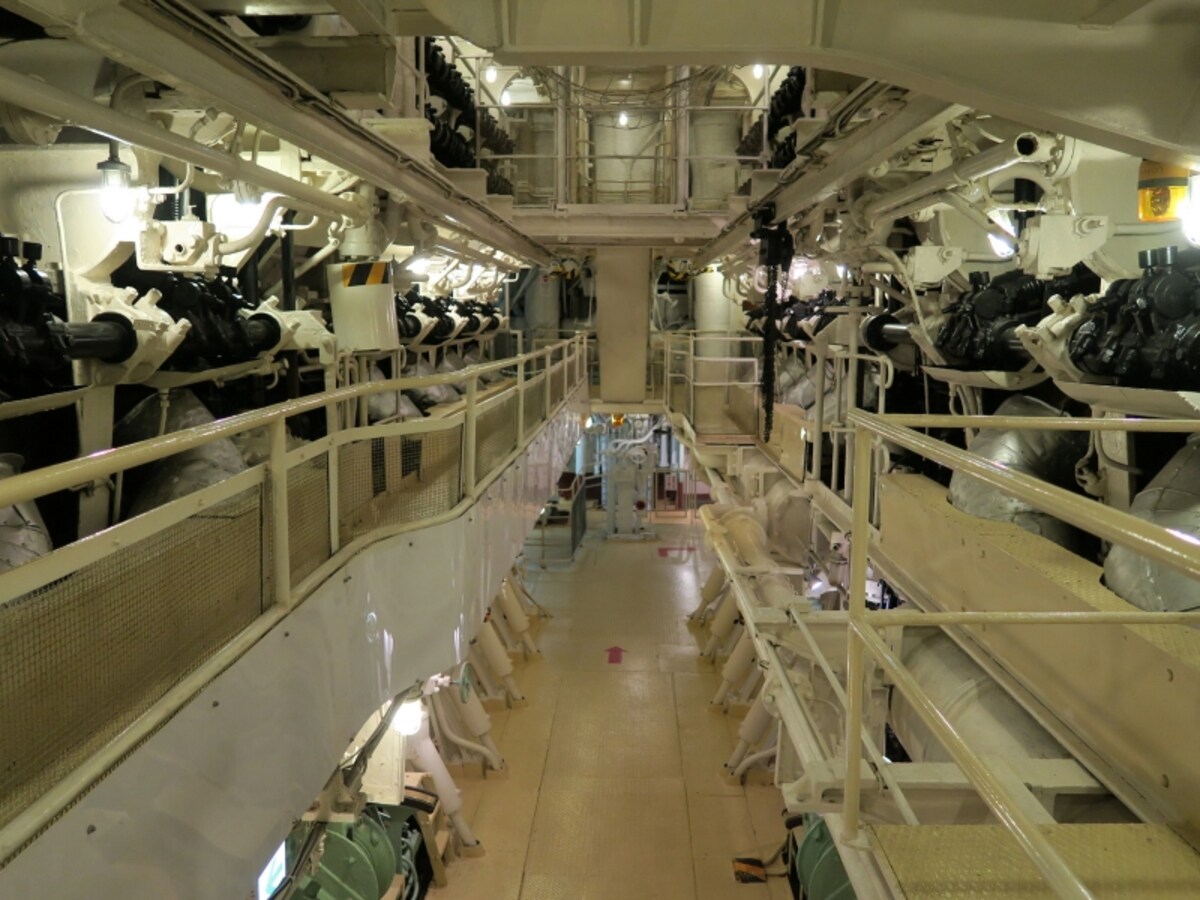 氷川丸の心臓部・機関室。当時の最先端ディーゼルエンジンが搭載されています（2016年12月28日撮影）