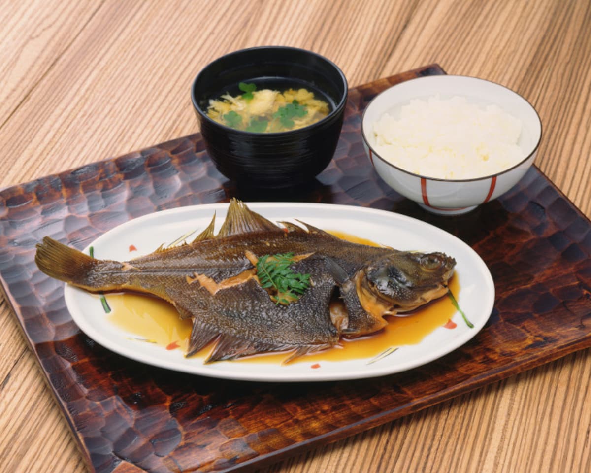 できれば夕食は早めに食べ、さらに早く寝る習慣を！