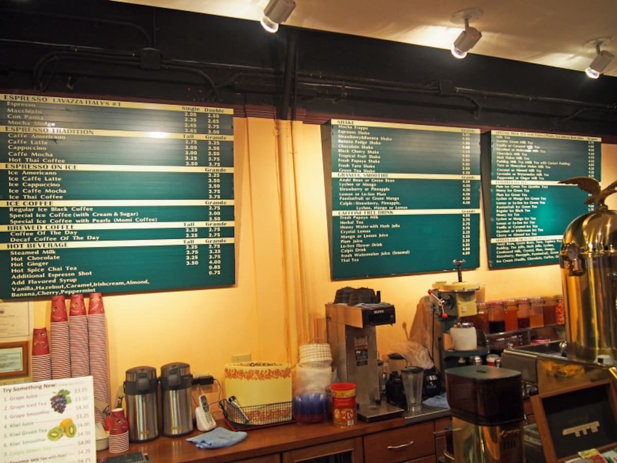 タピオカ入りドリンクのほか、コーヒーやシェイク、スムージーなどメニューは80種類以上