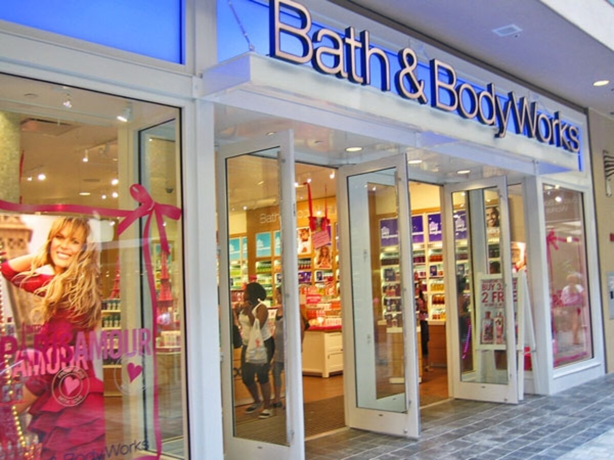 いい香りに包まれた店内は、カラフルでかわいいパッケージの商品がいっぱい！ じっくり見るなら30分以上は余裕をみて