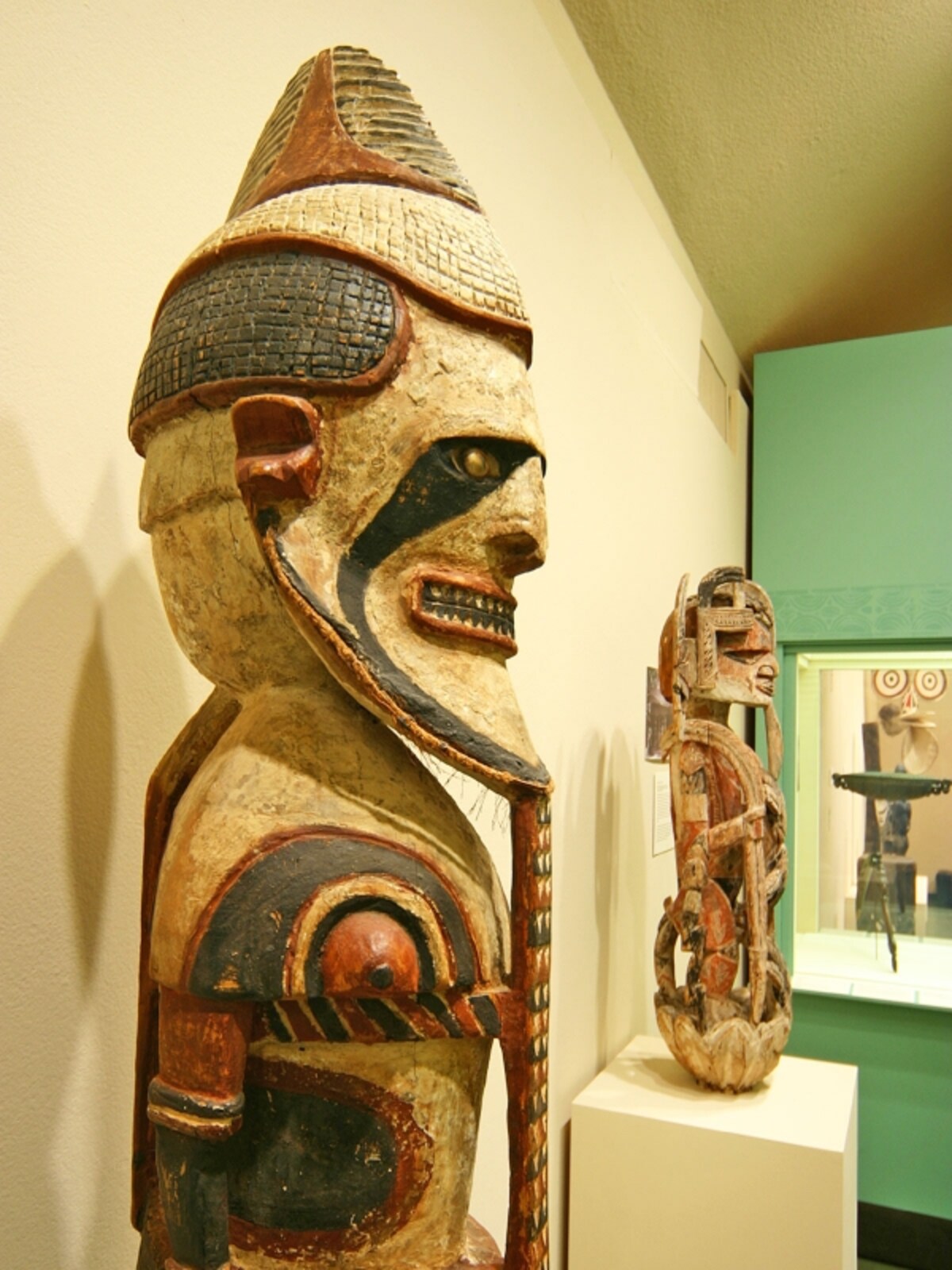 銅像、仏像も多く展示（写真提供：Hawaii Tourism Japan）