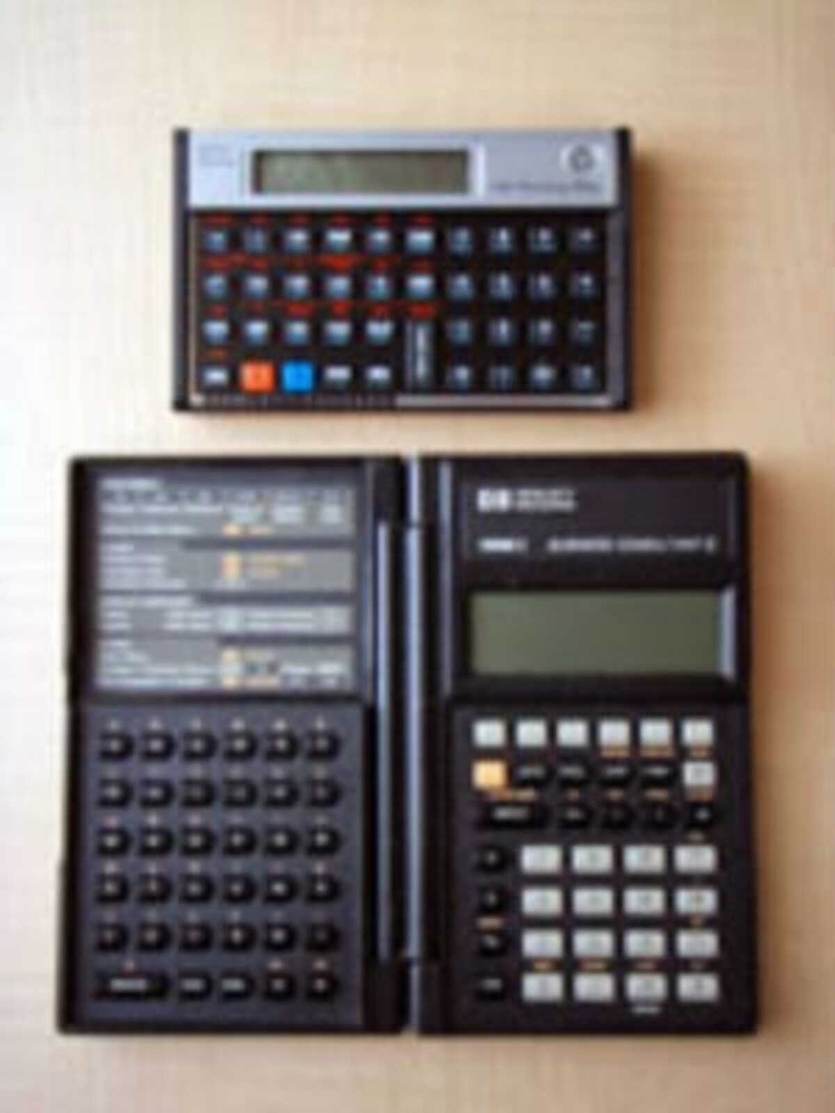 ガイドが愛用している金融電卓はヒューレットパッカード社の19Ｂ2と12Ｃ。