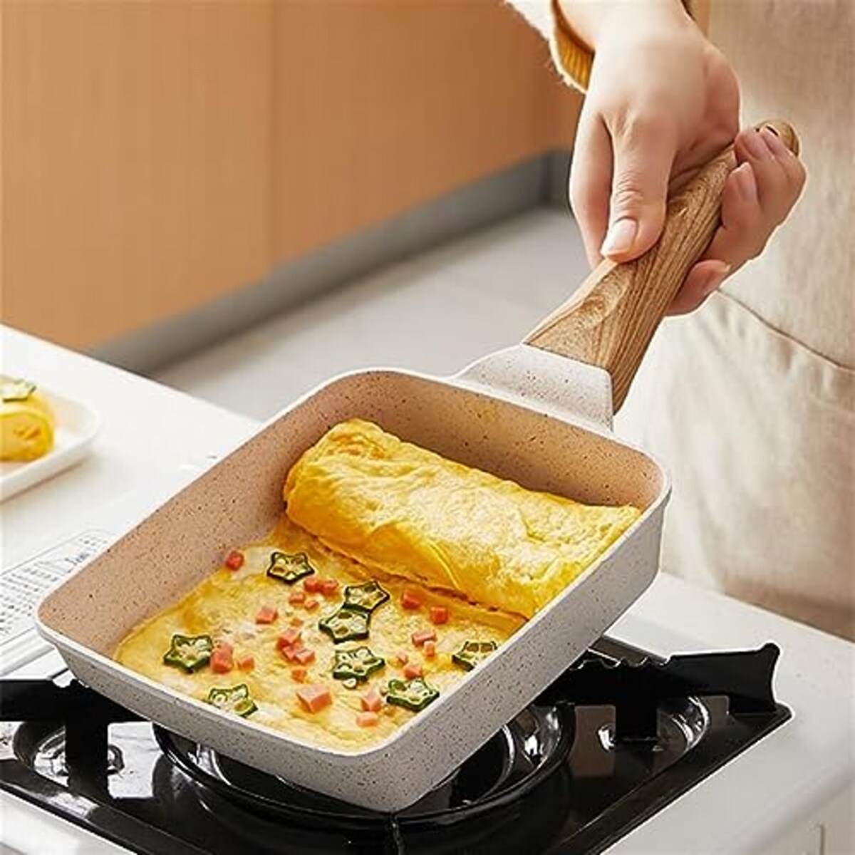  卵焼き器 フライパン 18*15cm IH対応オール熱源対応 玉子焼き器 お弁当用 離乳食 エッグパン 手入れ簡単 握りやすい 焦げ付きにくい 高熱効率 耐久性 軽量 安心安全 食器洗機対応 朝食パン パンケーキ 焼きおにぎり グレージュ (ベージュ)画像5 