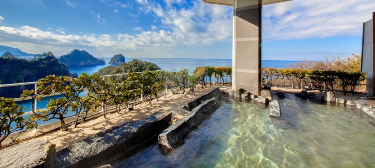 4. Dogashima New Ginsui Ryokan (Shizuoka)