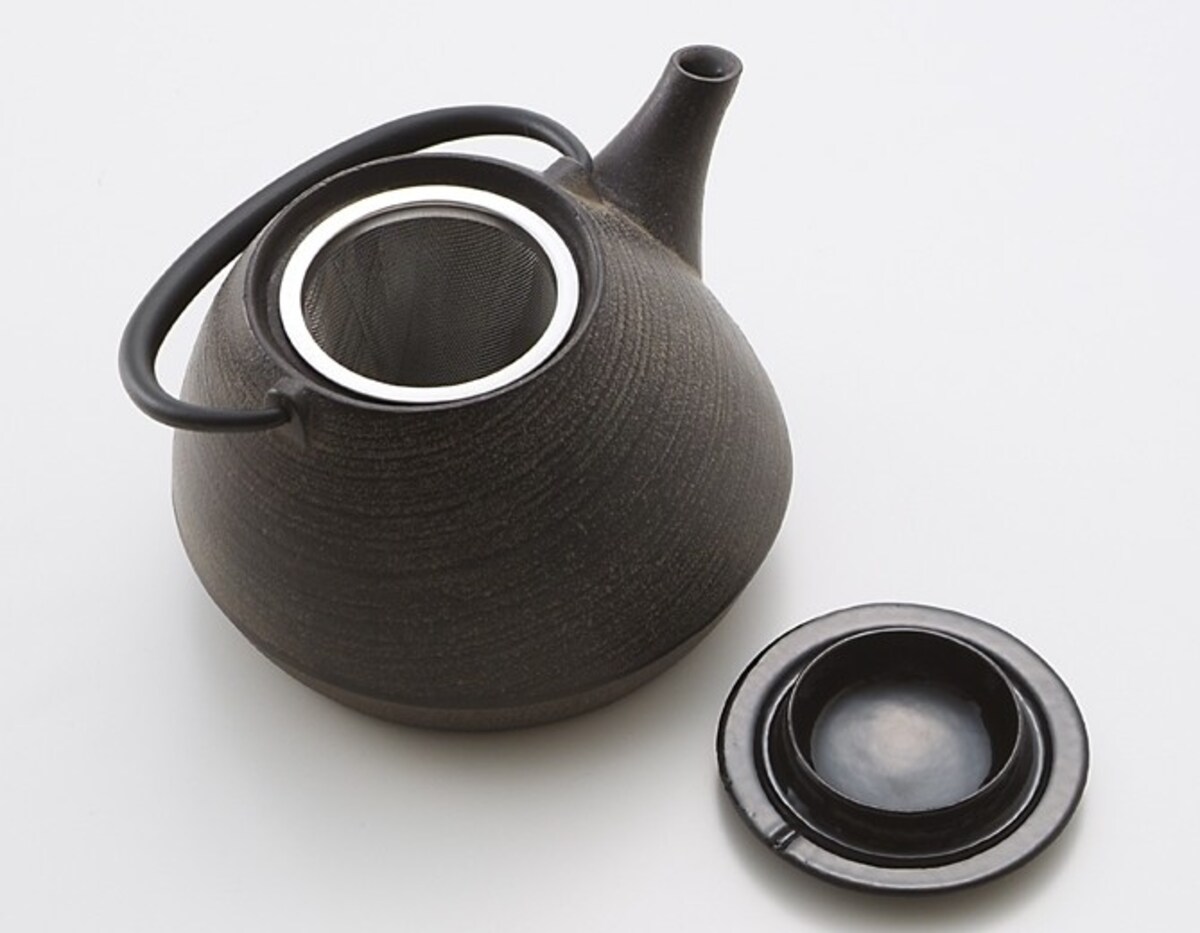 CS Shaen: Asymmetric Cast Iron Teapot