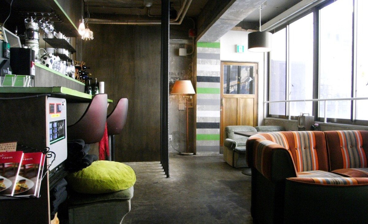 5. Analog Cafe/Lounge (Ebisu)