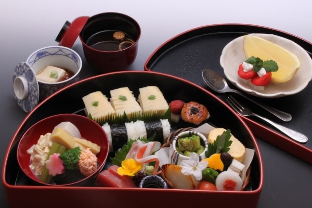 3. Hangetsu Bento Boxes