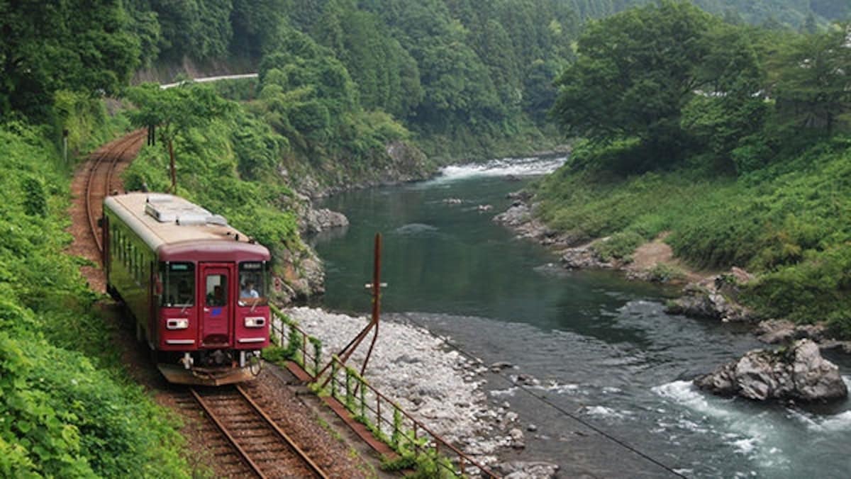 10. Nagaragawa Railway (Gifu)