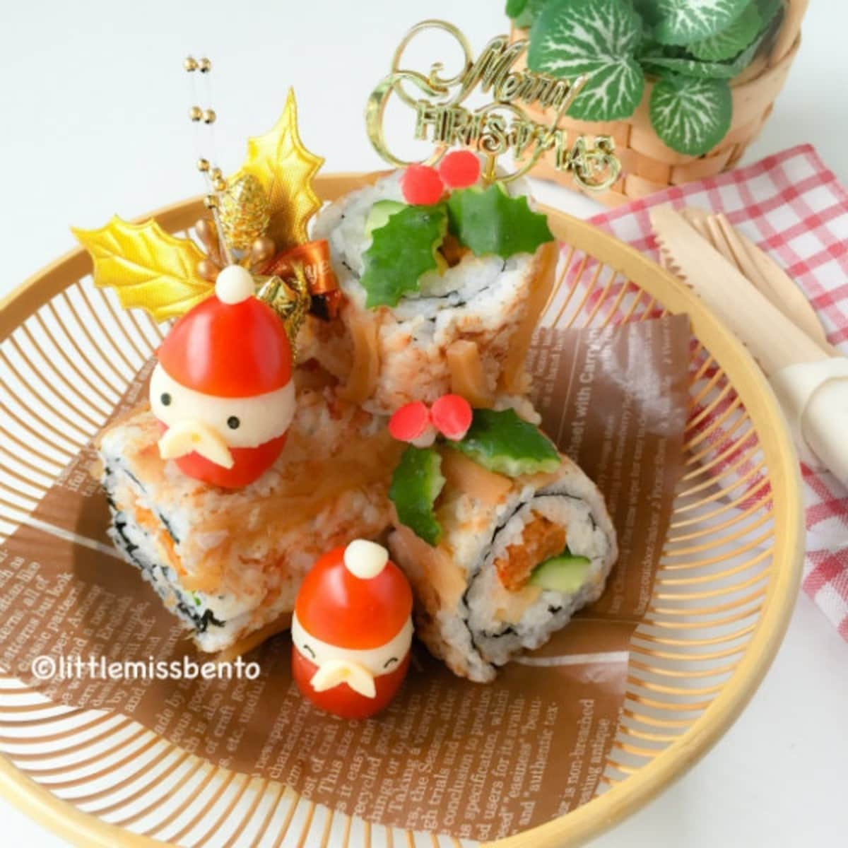 5. Christmas Log Cake Bento