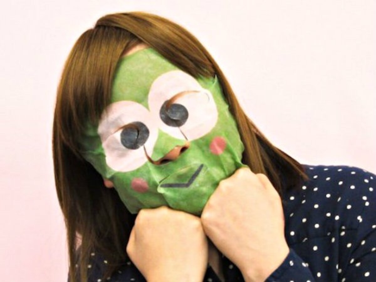 1. Kero Kero Keroppi Narikiri Face Pack