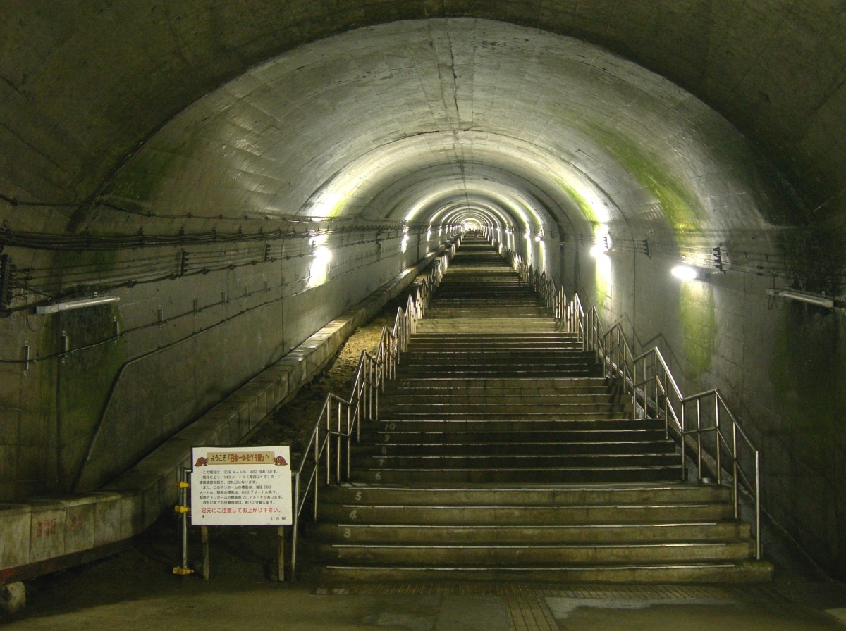 4. สถานีรถไฟที่อยู่ในจุดที่ลึกที่สุดของญี่ปุ่น