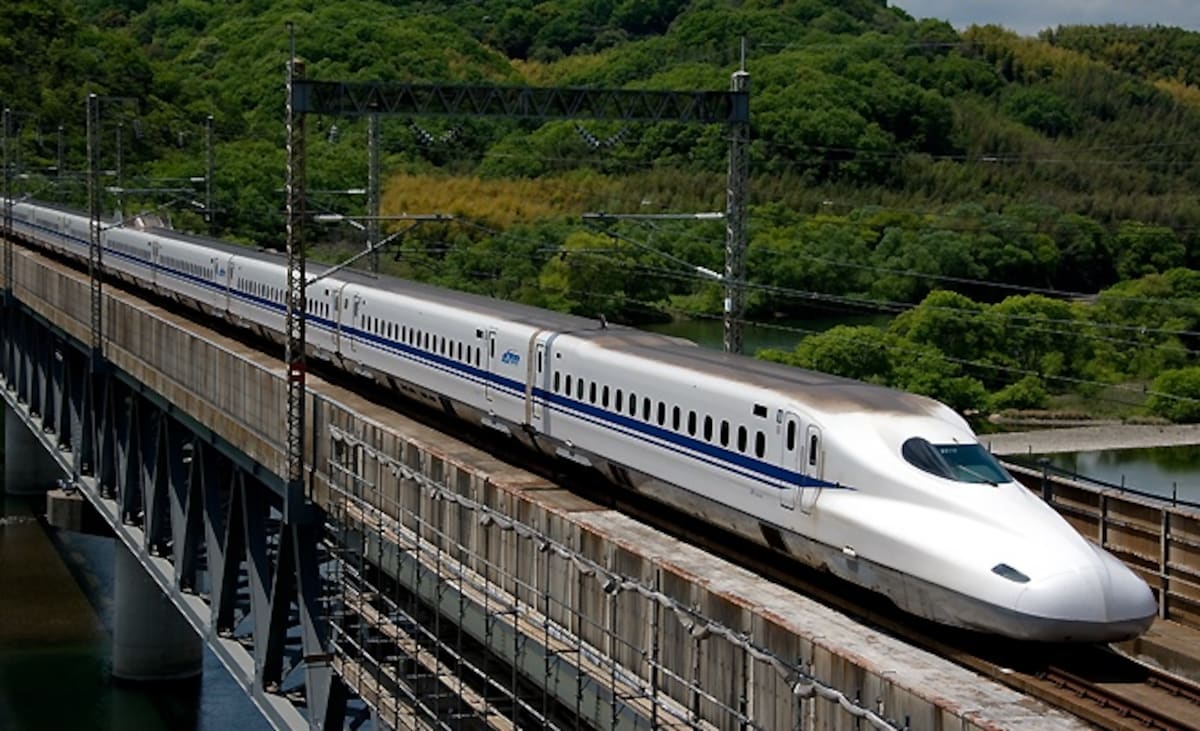 อันดับ 2 Sanyo Shinkansen รถไฟสายใต้ที่ผ่านเมืองดังมากมาย