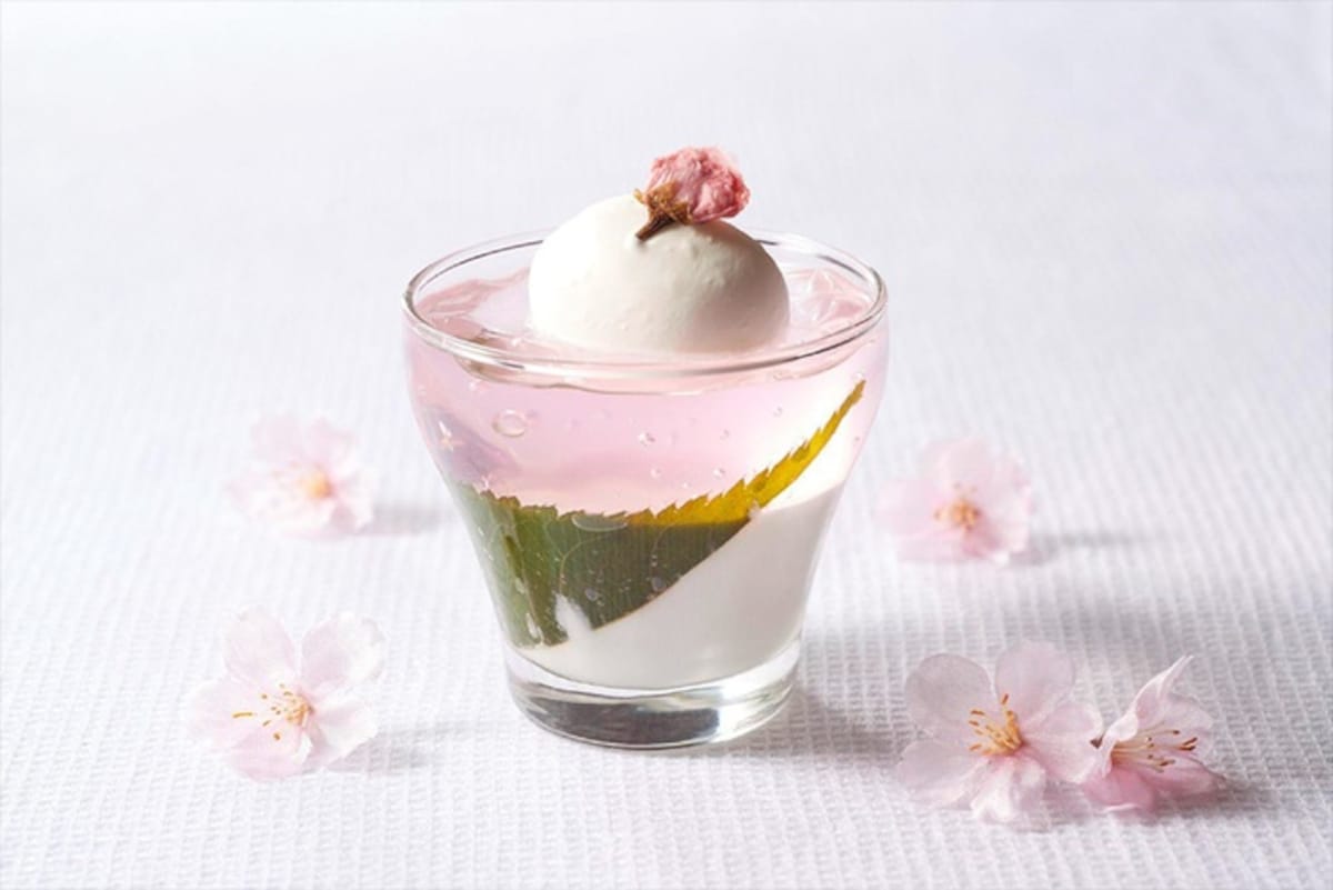 1. Sakura Panna Cotta จาก Grand Hyatt Tokyo