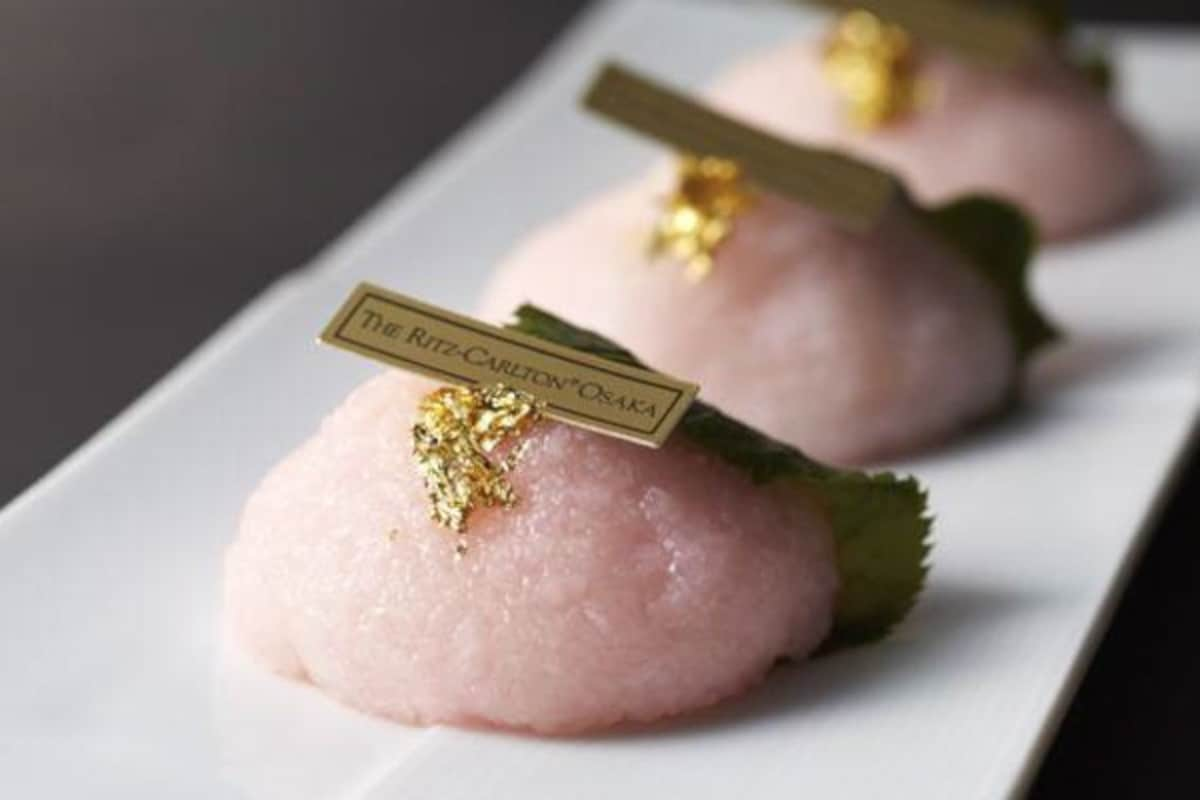 3. Sakura Mochi จาก The Ritz-Carlton Osaka