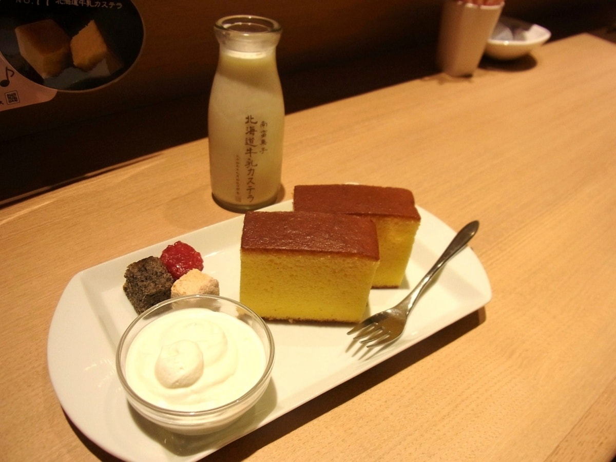 3. Hokkaido Milk Castella จาก Hokkaido Gyunyu Castella