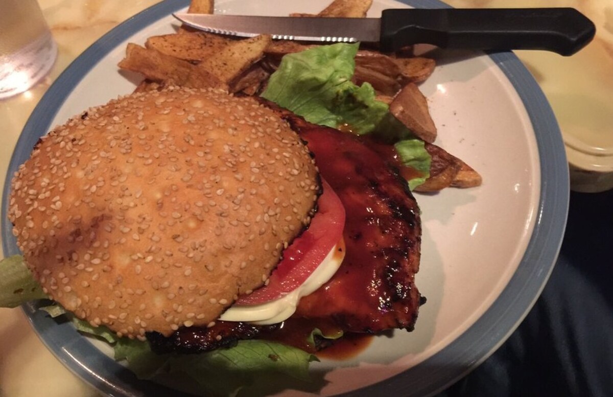 5. Benny's Place — Barbeque Chicken Burger (Yokohama)