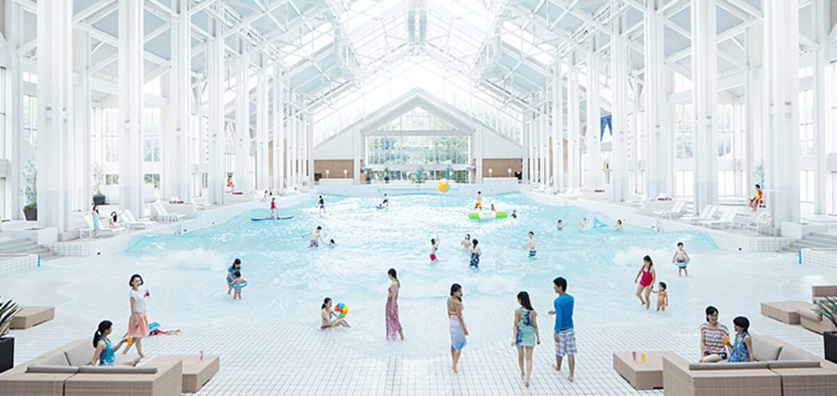 1.日本最大的“海浪游泳池”
