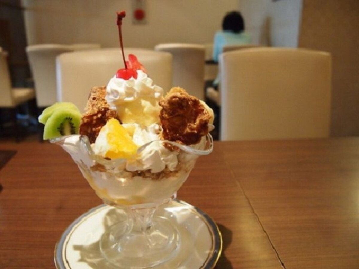 7. Fried chicken on parfait at Karafuneya Coffee Shop