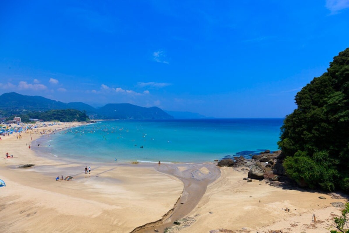 1. หาด Shirahama