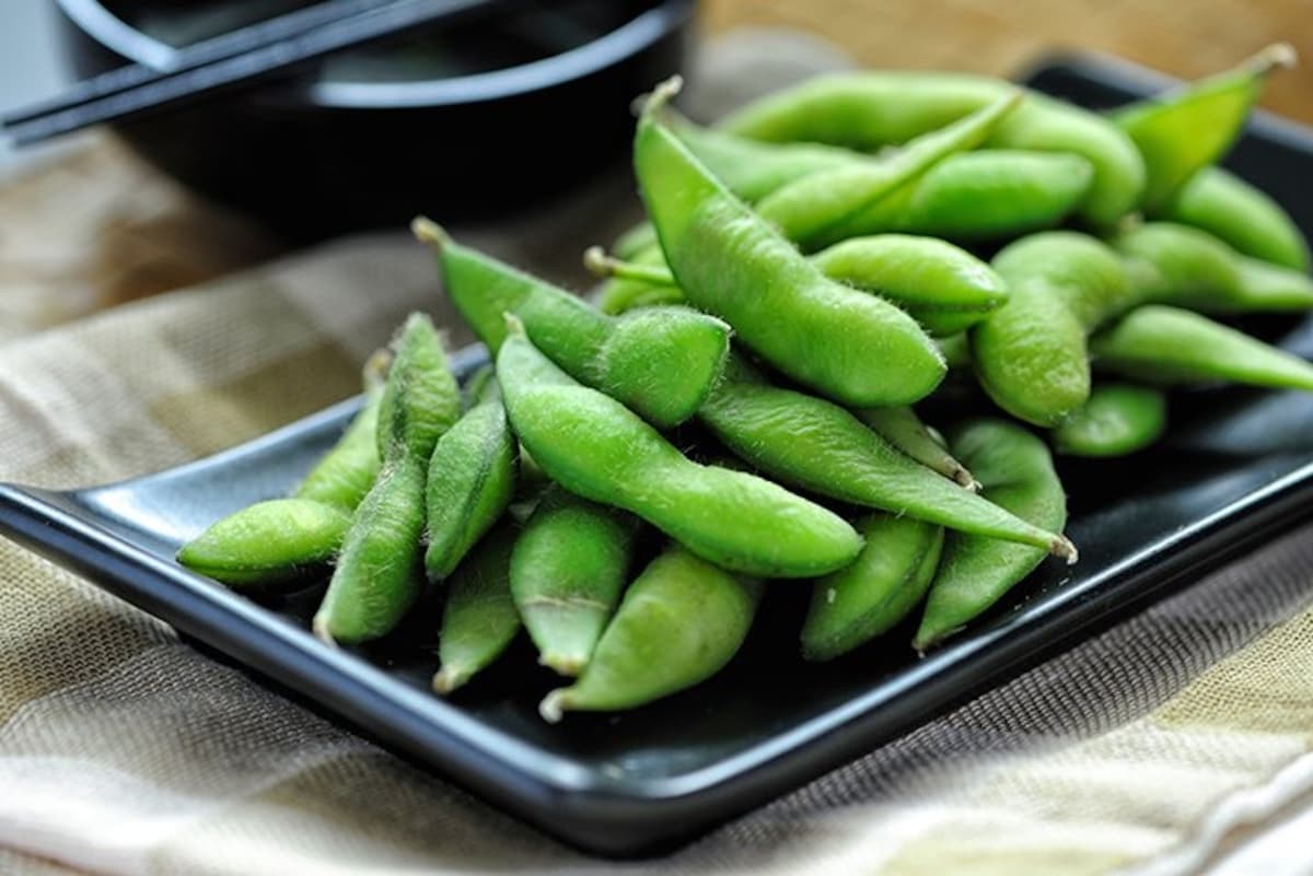 2. Edamame (枝豆)